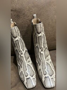 NIB/ Sam Edelman Snake-Print Ankle Boots in Cream and Brown Size 6M US